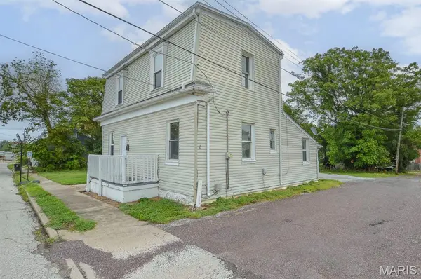8 N 16th ST, Belleville, IL 62220
