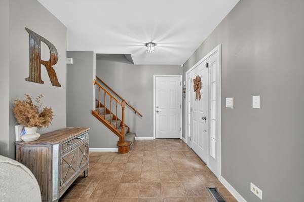 1455 Iris AVE, Carol Stream, IL 60188