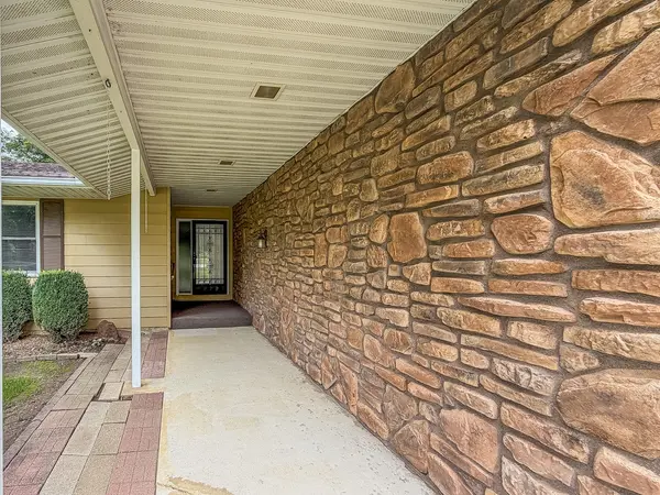 512 County Road 2490, Mahomet, IL 61853