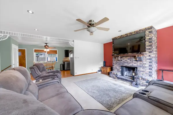 126 Bunkerhill AVE, South Elgin, IL 60177