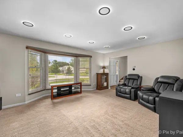 556 Westminster PL, Mundelein, IL 60060