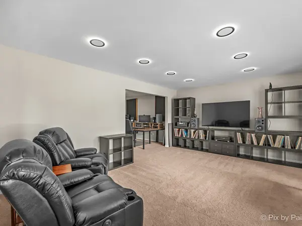 556 Westminster PL, Mundelein, IL 60060
