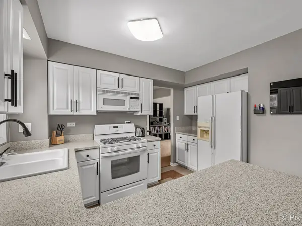 556 Westminster PL, Mundelein, IL 60060