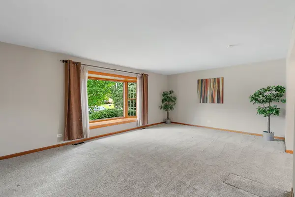 104 Millis LN, Schaumburg, IL 60193