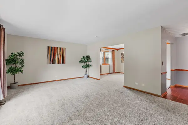 104 Millis LN, Schaumburg, IL 60193