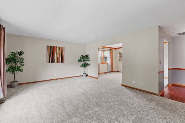 104 Millis LN, Schaumburg, IL 60193