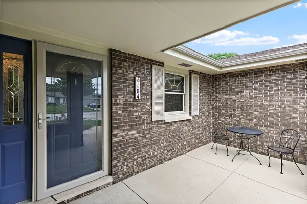 104 Millis LN, Schaumburg, IL 60193