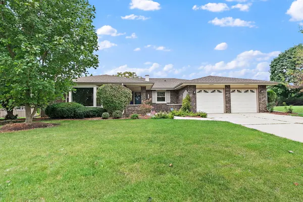 104 Millis LN, Schaumburg, IL 60193