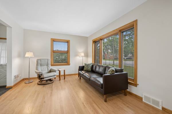 6929 W Madison ST, Niles, IL 60714