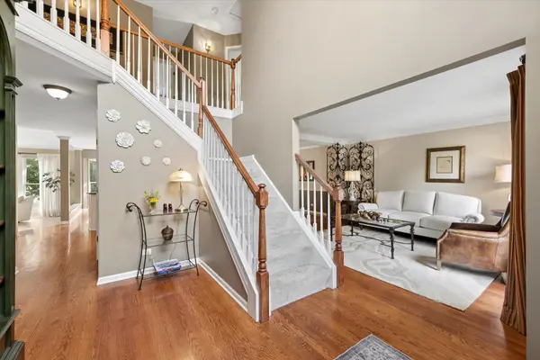 1928 Clyde DR, Naperville, IL 60565