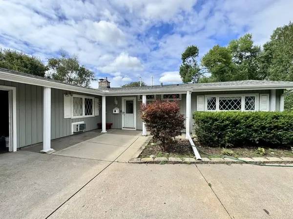 4316 El Rancho DR, Davenport, IA 52806