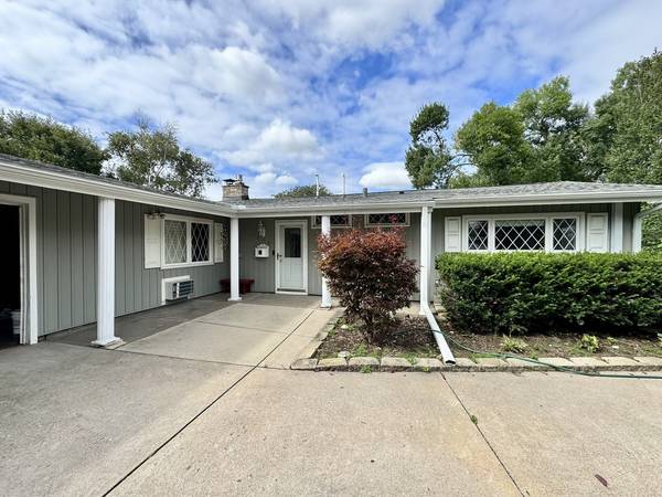 4316 El Rancho DR, Davenport, IA 52806