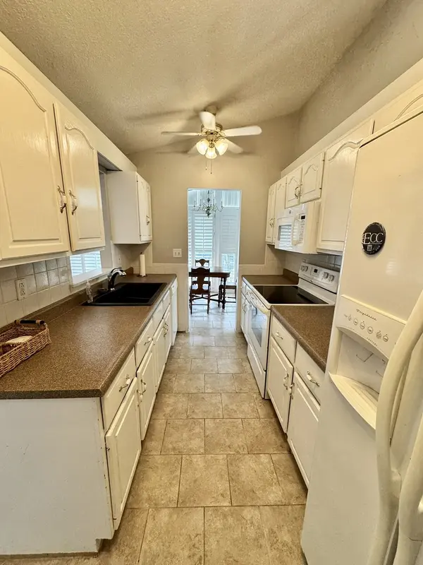 4316 El Rancho DR, Davenport, IA 52806