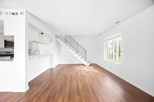 1590 Cornell CIR #1, Hoffman Estates, IL 60169