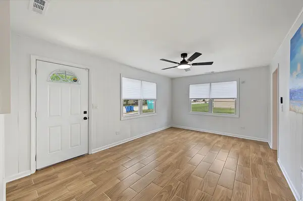 1802 Innercircle DR, Crest Hill, IL 60403