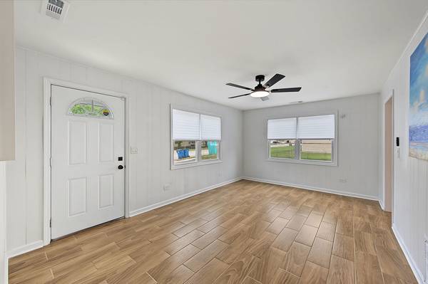1802 Innercircle DR, Crest Hill, IL 60403