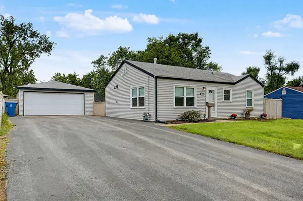 1802 Innercircle DR, Crest Hill, IL 60403