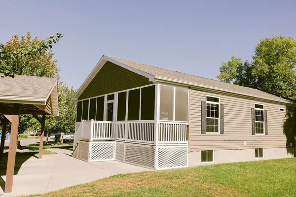 2200 Black Pine DR, Cambridge, MN 55008