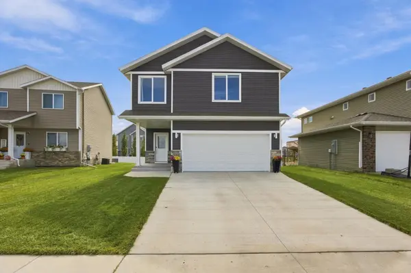 781 Albert DR W, West Fargo, ND 58078