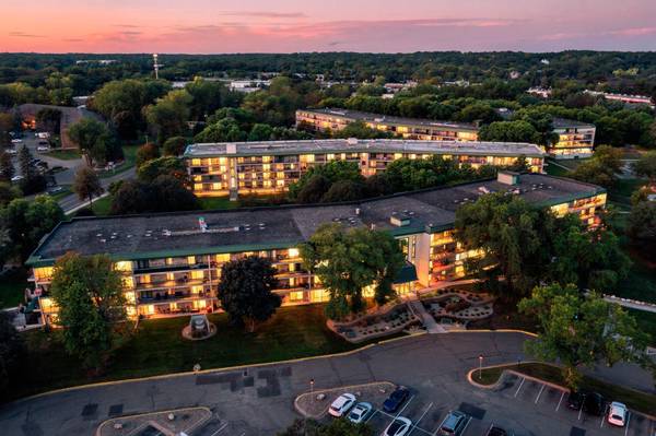10501 Cedar Lake RD #512, Minnetonka, MN 55305