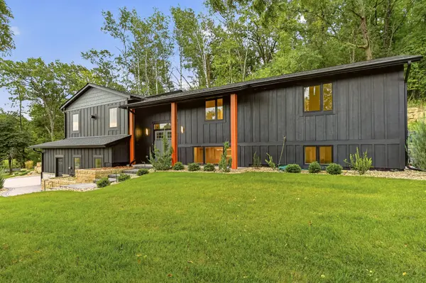 1810 Mayowood RD SW, Rochester, MN 55902