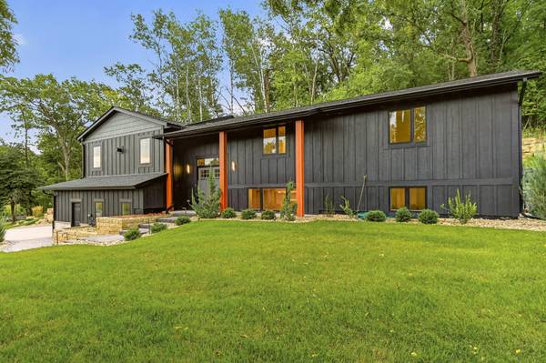 1810 Mayowood RD SW, Rochester, MN 55902