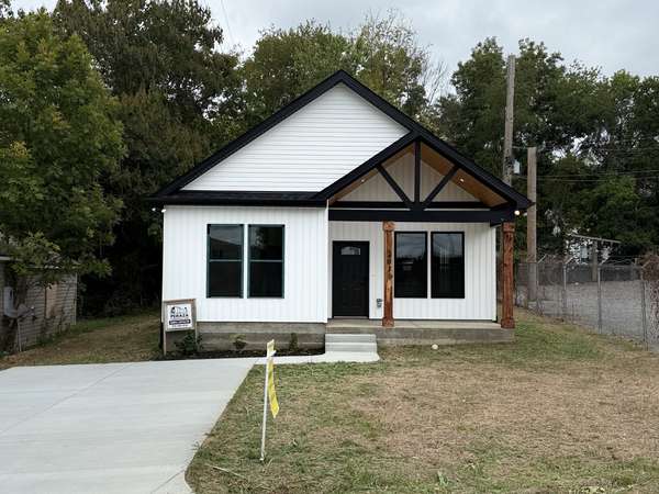 203 15th Ave #E, Springfield, TN 37172