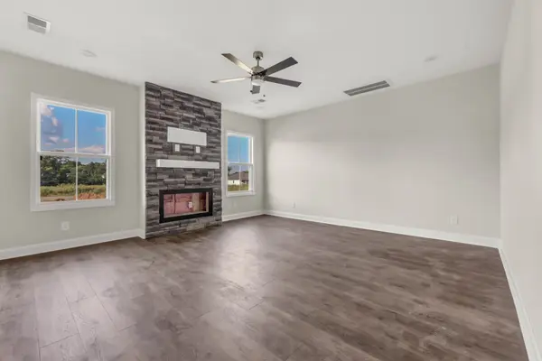 2716 Brewster Dr, Clarksville, TN 37042