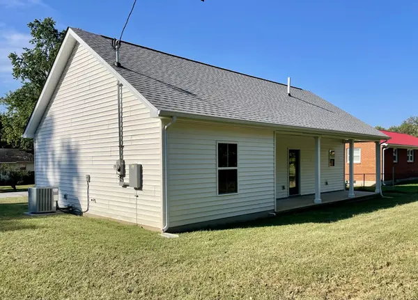 204B Clayton St, Lawrenceburg, TN 38464