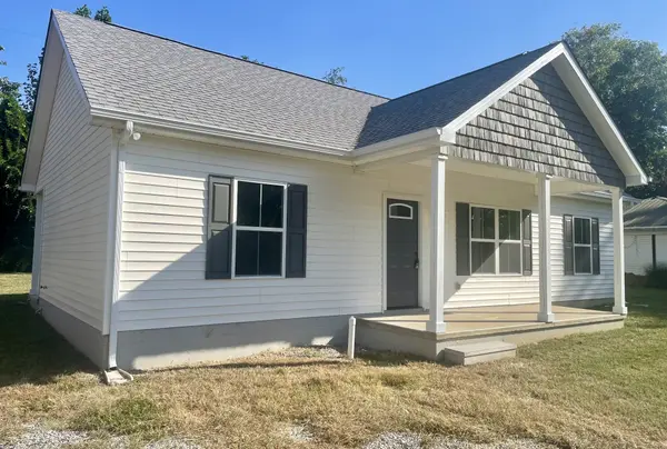 204B Clayton St, Lawrenceburg, TN 38464