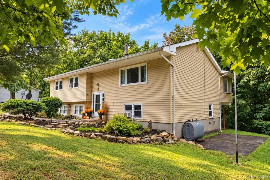 30 Laura RD, Monroe, NY 10950