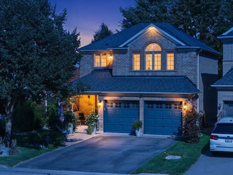 77 Shoniker DR, Newmarket, ON L3X 2Z3