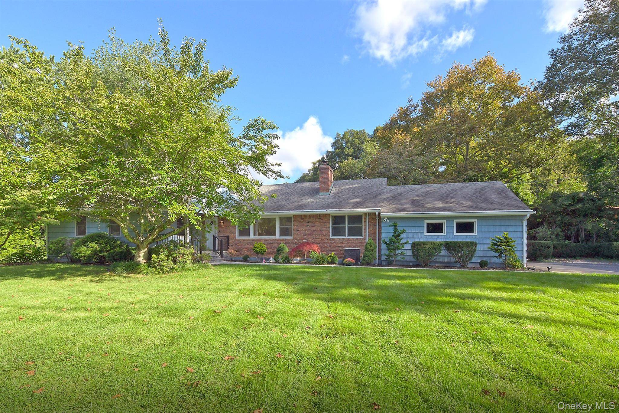 1950 Midlane, Muttontown, NY 11791