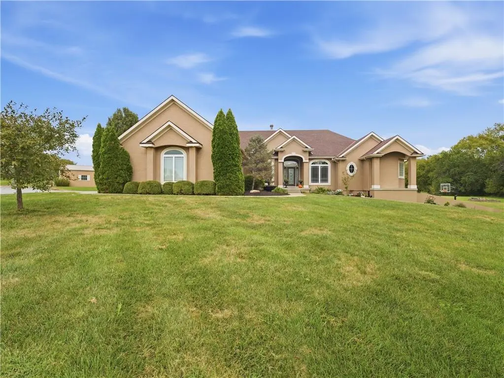 20809 S State Route J HWY, Peculiar, MO 64078