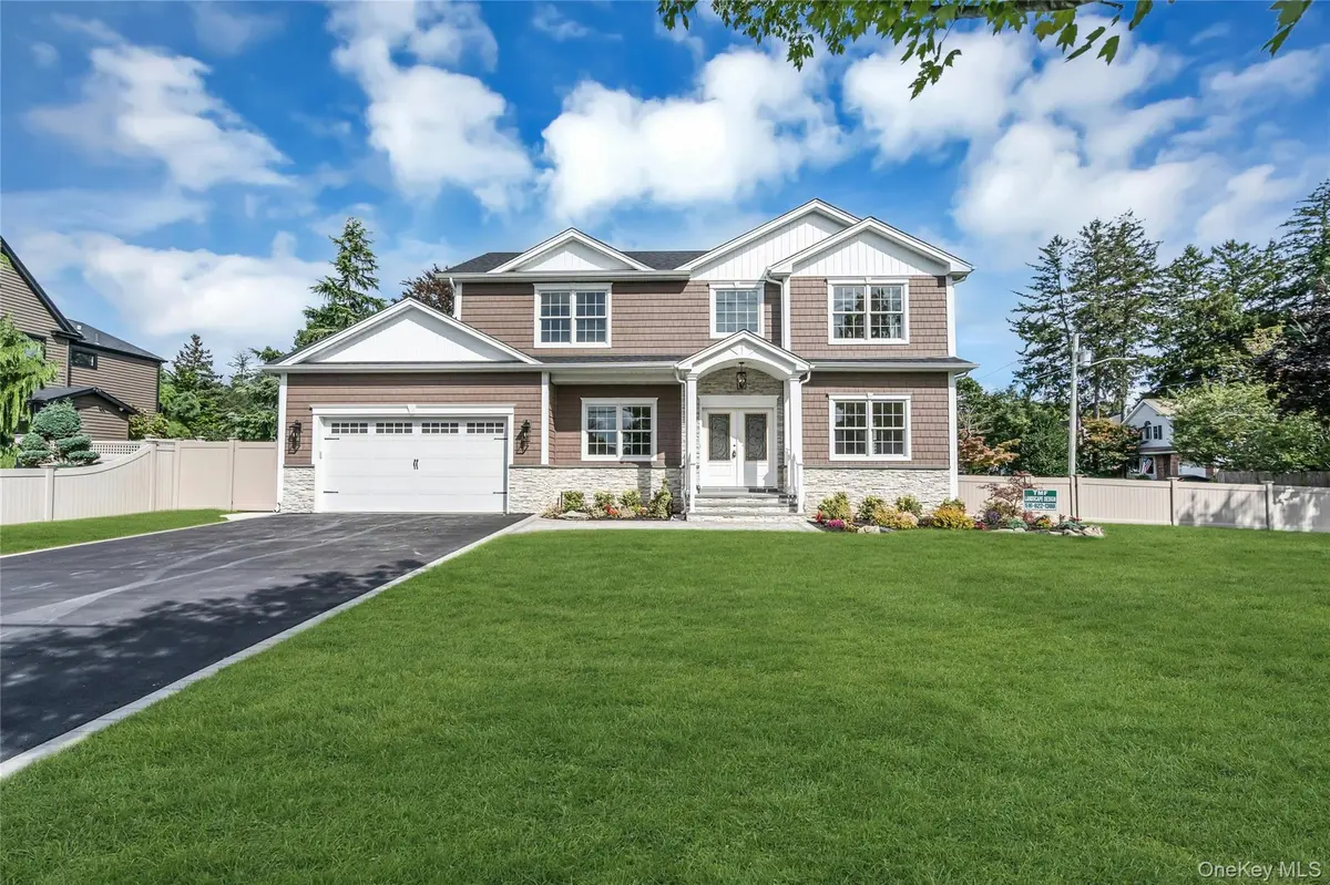 52 Linden AVE, Bethpage, NY 11714