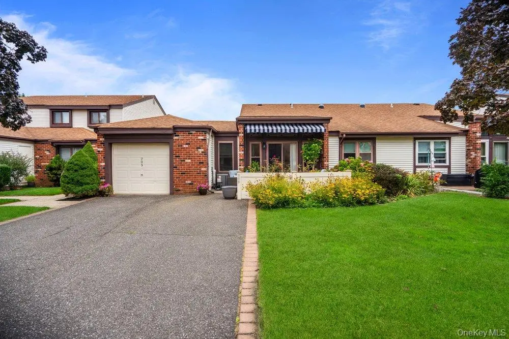 705 Alden CT, Saint James, NY 11780