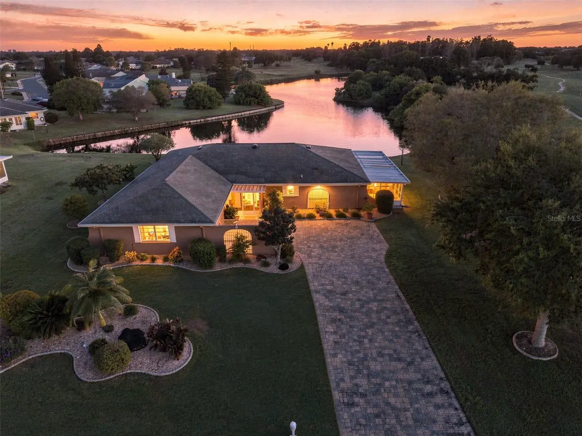 211 STONEHAM DR, Sun City Center, FL 33573
