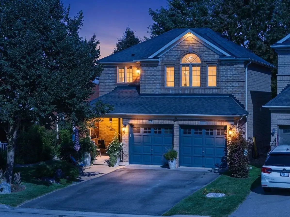 77 Shoniker DR, Newmarket, ON L3X 2Z3