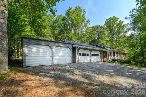 106 Turner LN, Hendersonville, NC 28791