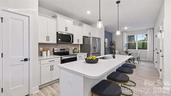 517 Annagh DR, Charlotte, NC 28217