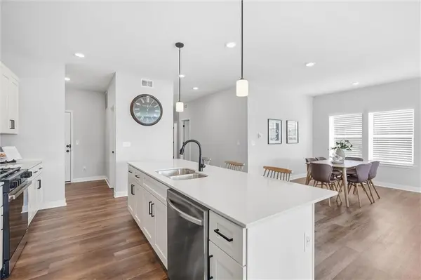 1543 Arbor Valley DR, Lee's Summit, MO 64082