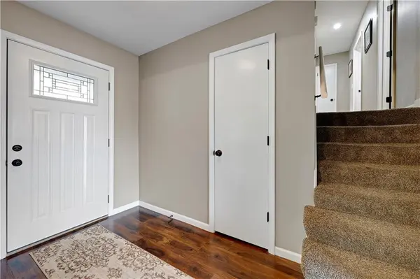 724 Valerie LN, Gardner, KS 66030