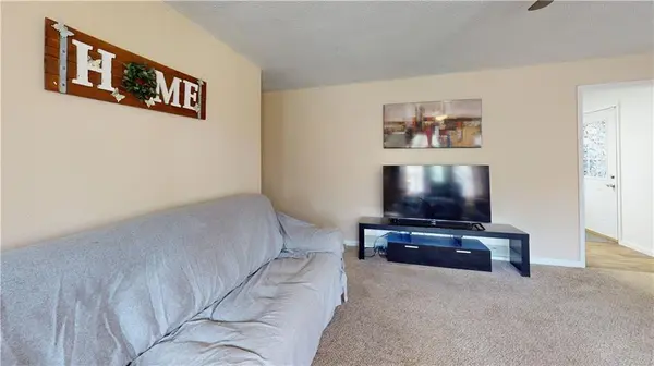 811 N Oak ST, Nevada, MO 64772