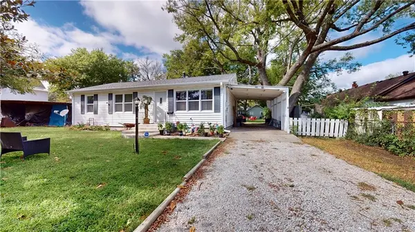 811 N Oak ST, Nevada, MO 64772