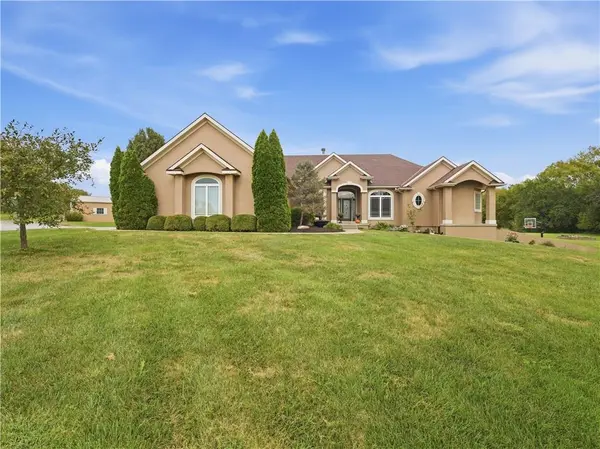 20809 S State Route J HWY, Peculiar, MO 64078