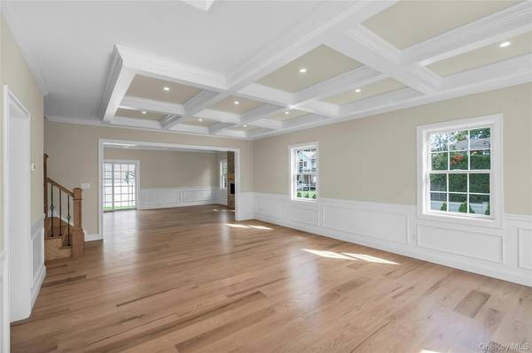 52 Linden AVE, Bethpage, NY 11714