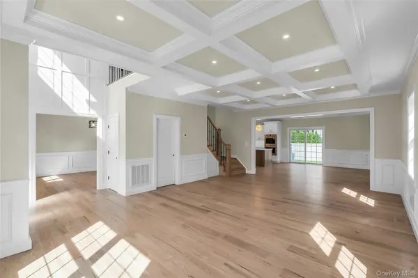 52 Linden AVE, Bethpage, NY 11714