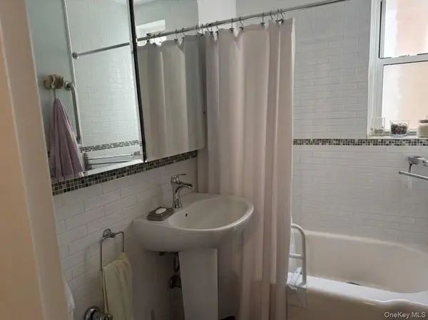 74-45 Yellowstone BLVD #5E, Rego Park, NY 11374