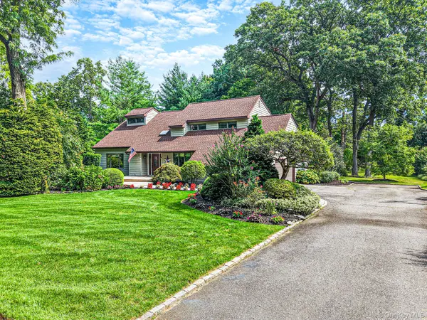 4 Kroft CT, Huntington, NY 11743