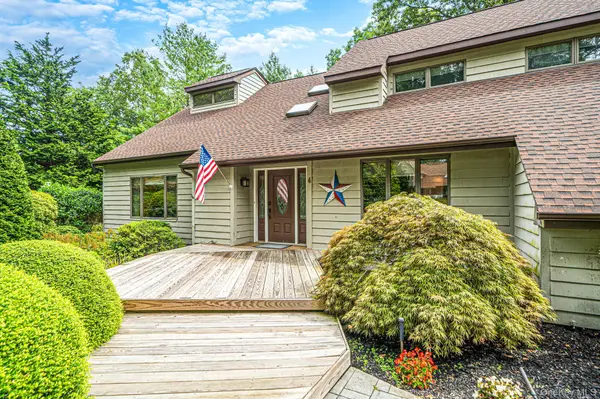 4 Kroft CT, Huntington, NY 11743